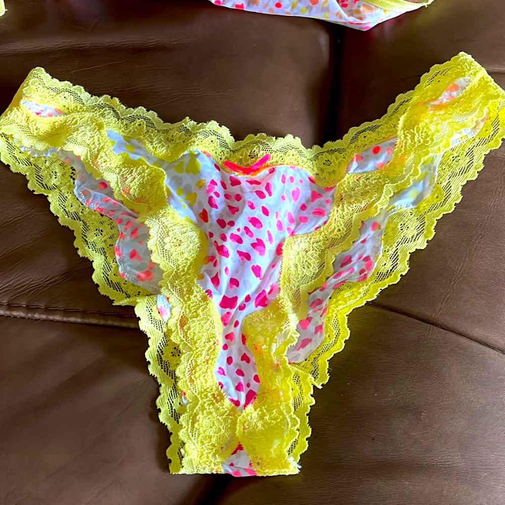 NWT Victoria’s Secret pant and bra set - Picture 8 of 10